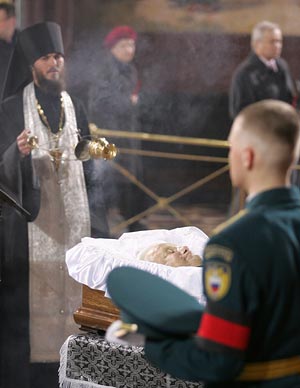 Друзей Ельцина попросили не приезжать на похороны