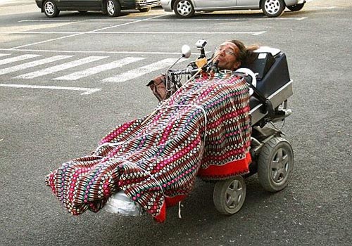 На автостраде задержали паралитика на инвалидной кровати (ФОТО)