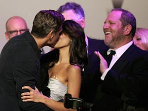 Поцелуй Джорджа Клуни ушел за $350 тыс.