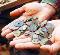 Индиец проглотил 117 монет, чтобы излечиться от туберкулеза