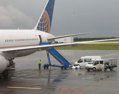 Самолет со 168 пассажирами затопило экскрементами