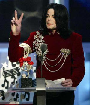 Майкл Джексон опроверг слухи о том, что он при смерти