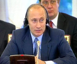 Путин не любит интернет и слушает историков на mp3