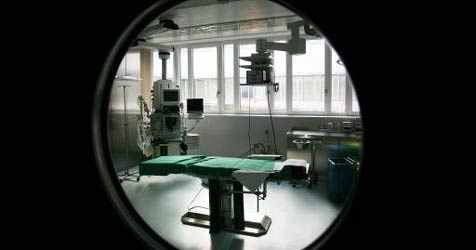Пластический хирург насиловал пациенток во время операций: 6 жертв