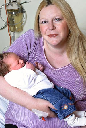 В Британии суррогатная мать-героиня готовится родить тройню