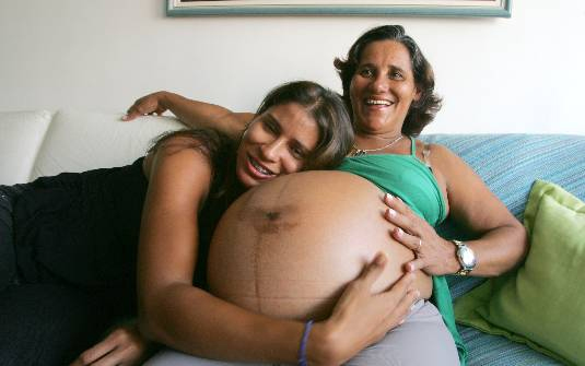 В Бразилии бабушка беременна собственными внуками (ФОТО)