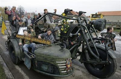 В Германии собрали самый тяжелый мотоцикл в мире с двигателем от советского танка