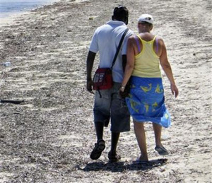 Европейские старушки ездят в Кению за сексом