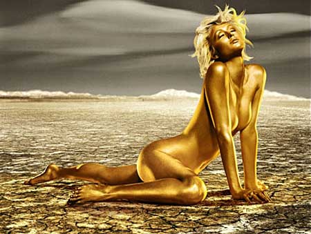 Золотая и голая: Пэрис Хилтон разделась для рекламы шампанского