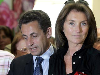 Президент Саркози перед свадьбой просил бывшую жену вернуться