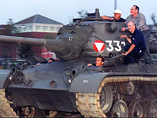 Арнольд Шварценеггер забрал из музея свой любимый танк