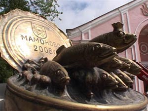 В Калининградской области установлен памятник шпротам