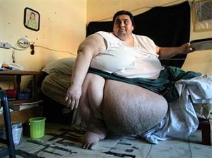 Самый толстый человек в мире отправился на пикник, не вылезая из кровати