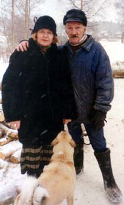 ГОЛОВИН с последней женой Верой БРОВКИНОЙ и собакой Найдой. Фото karavan.tver.ru