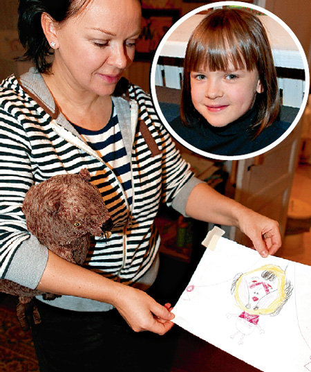 Дочка Маша (в круге) нарисовала маму, звезду фильма «Формула любви», вернувшуюся домой после пластической операции