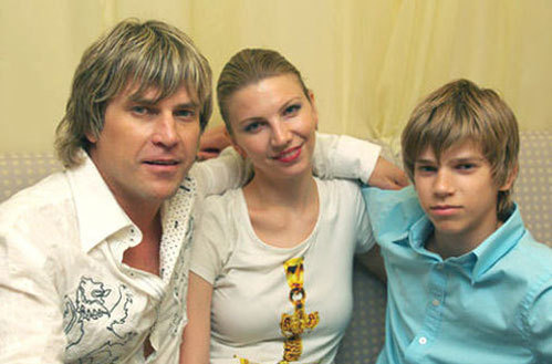 Алексей ГЛЫЗИН с женой Санией и сыном