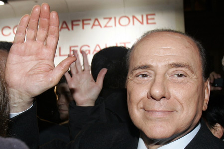 Берлускони подает в суд на журналистов