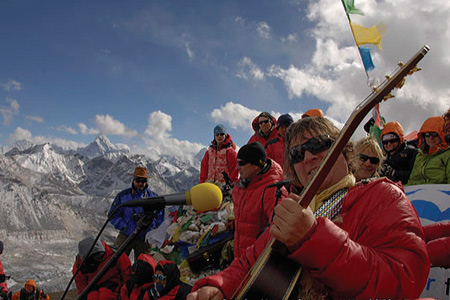 На Эвересте провели самый высокий в мире концерт