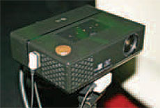 Миниатюрный проектор LG HS101