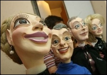 Житель Житомира делает кукол Ющенко, Тимошенко и Януковича