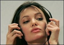 Анджелина Джоли будет бороться с торговлей оружием