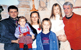 Со старшим сыном, невесткой и внуками