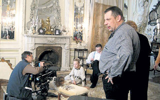 Дебютант Евгений ХОХЛОВ (справа) на съёмочной площадке чувствовал себя полновластным хозяином
