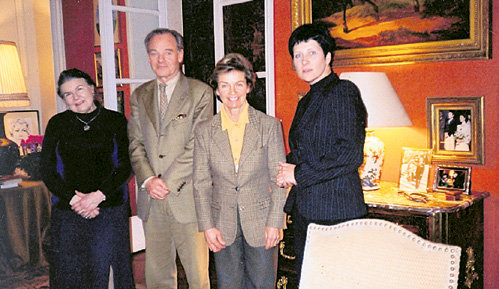 Слева направо: Татьяна МАРЕТ-ФРОЛОФФ, князь МУРУЗИ, княжна МУРУЗИ и обозреватель «ЭГ»