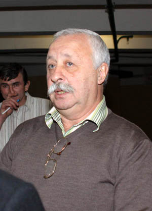 Леонид Якубович утверждает, что пальцем не тронул посольскую машину.