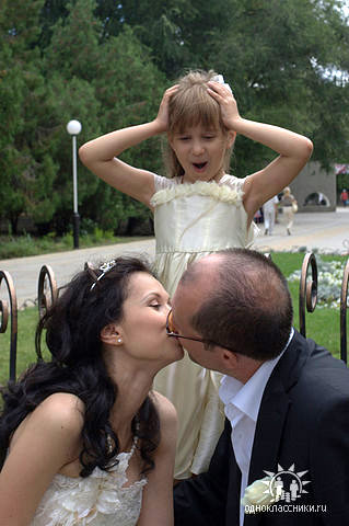 Маленькая Алиса, дочь Каролины и Андрея КРАСКО, не уставала удивляться: «Сколько ж можно целоваться?!»
