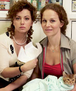 В сериале, как и в жизни, Агриппина (справа) – верная подруга, но на кошек у нее аллергии нет