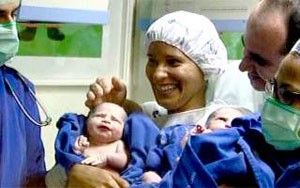 Бразильская бабушка успешно родила собственных внуков (ВИДЕО)