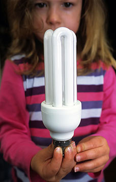 Установлено, что энергосберегающие лампы опасны для здоровья