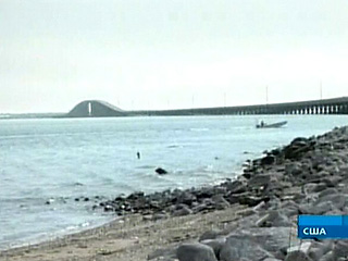 В США рыбак сбросил с моста своих четырех детей