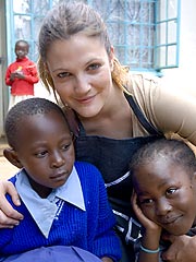 Дрю Бэрримор пожертвовала $1 млн в помощь голодающим в Африке
