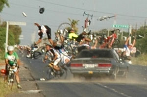 Водитель на полной скорости сбил велосипедистов: 5 погибли, 12 ранены