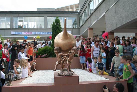 В Ставропольском крае открыт первый в мире памятник клизме