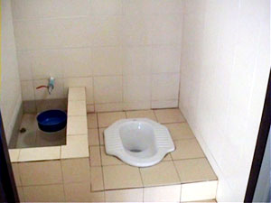 В школах Таиланда появились туалеты для трансвеститов
