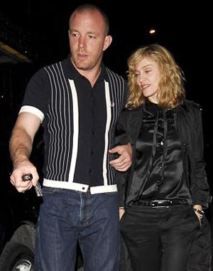 Для развода с мужем Мадонна наняла адвоката Пола Маккартни