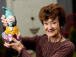 Эффект "Амели": неизвестные выкрали садового гнома и прокатили его по 12 странам