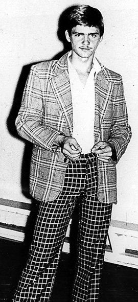 Со школьных лет будущий лицедей обожал стильно одеваться (1982 г., Николаев)
