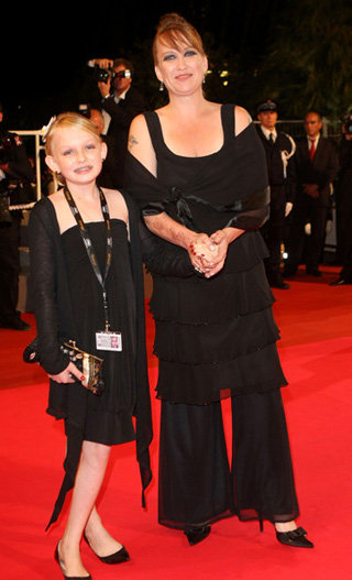 Дочь Дэвида Дженнифер и его внучка Сидни (Канны, 2008 г.)