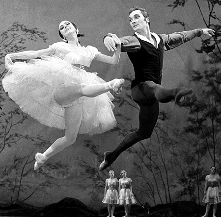 1На сцене Большого театра БЕССМЕРТНОВА танцевала ведущие партии в классических балетах (фото «РИА-Новости»)