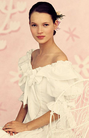 Такой Кейт МОСС была в 17 лет, когда она впервые примерила свадебное платье