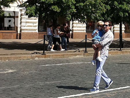 Константин ХАБЕНСКИЙ с сыном Ваней гуляют по Москве