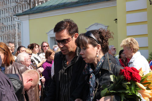 С Ефимом ШИФРИНЫМ на похоронах Михаила КОЗАКОВА (фото Бориса КУДРЯВОВА)