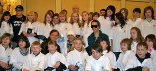 Tokio Hotel - Участники группы  встретились в отеле с частью своих поклонников, воспитанниками детских домов и победителями конкурсов