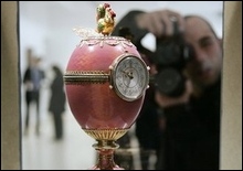 Яйцо Фаберже с бриллиантовым петушком продано за рекордную сумму