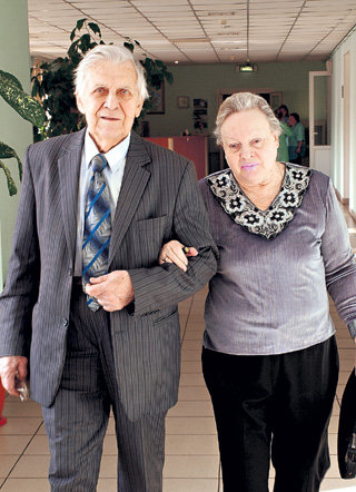 С любимой и единственной супругой Раисой Михайловной. Апрель 2009 года (Фото Ольги Елкиной)