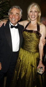Питер ФАЛЬК с женой Шерой в 2002 году